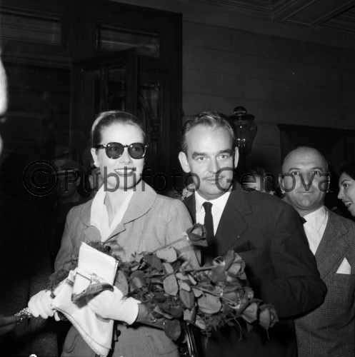 D_002265_08 - Grace Kelly e Ranieri di Monaco 1957