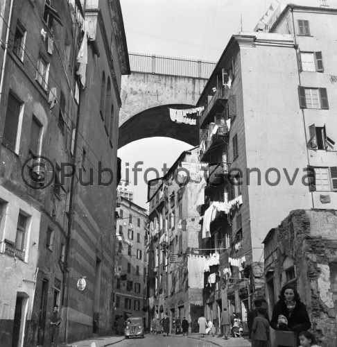 P_002669 - Genova Via Madre di Dio 1953