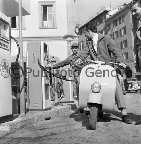 P_005139 - Genova Piazza Caricamento 1953