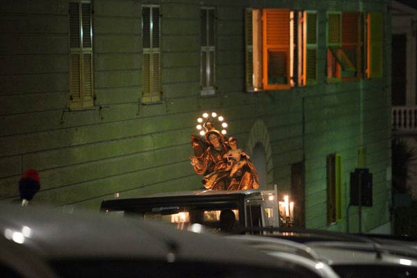 processione religiosa in via Pertinace