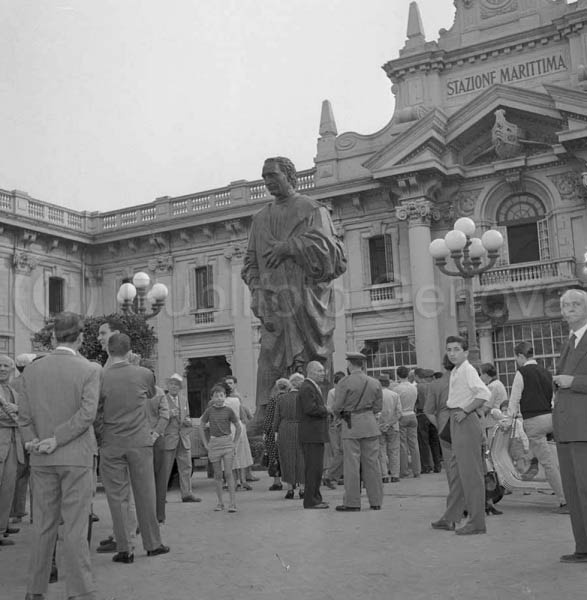 STATUA DI CRISTOFORO COLOMBO