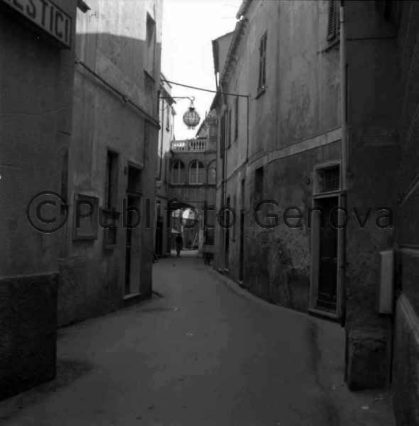 UN VICOLO A SPOTORNO