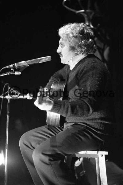 IL CANTAUTORE BRUNO LAUZI