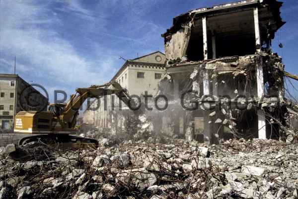 DEMOLIZIONI AREA EXPO 1992